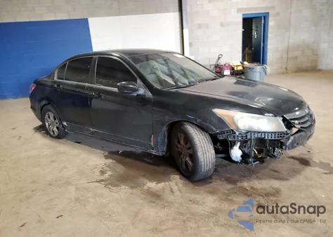 2011 Honda Accord Lxp z USA, uszkodzony, nr VIN 1HGCP2F40BA001498